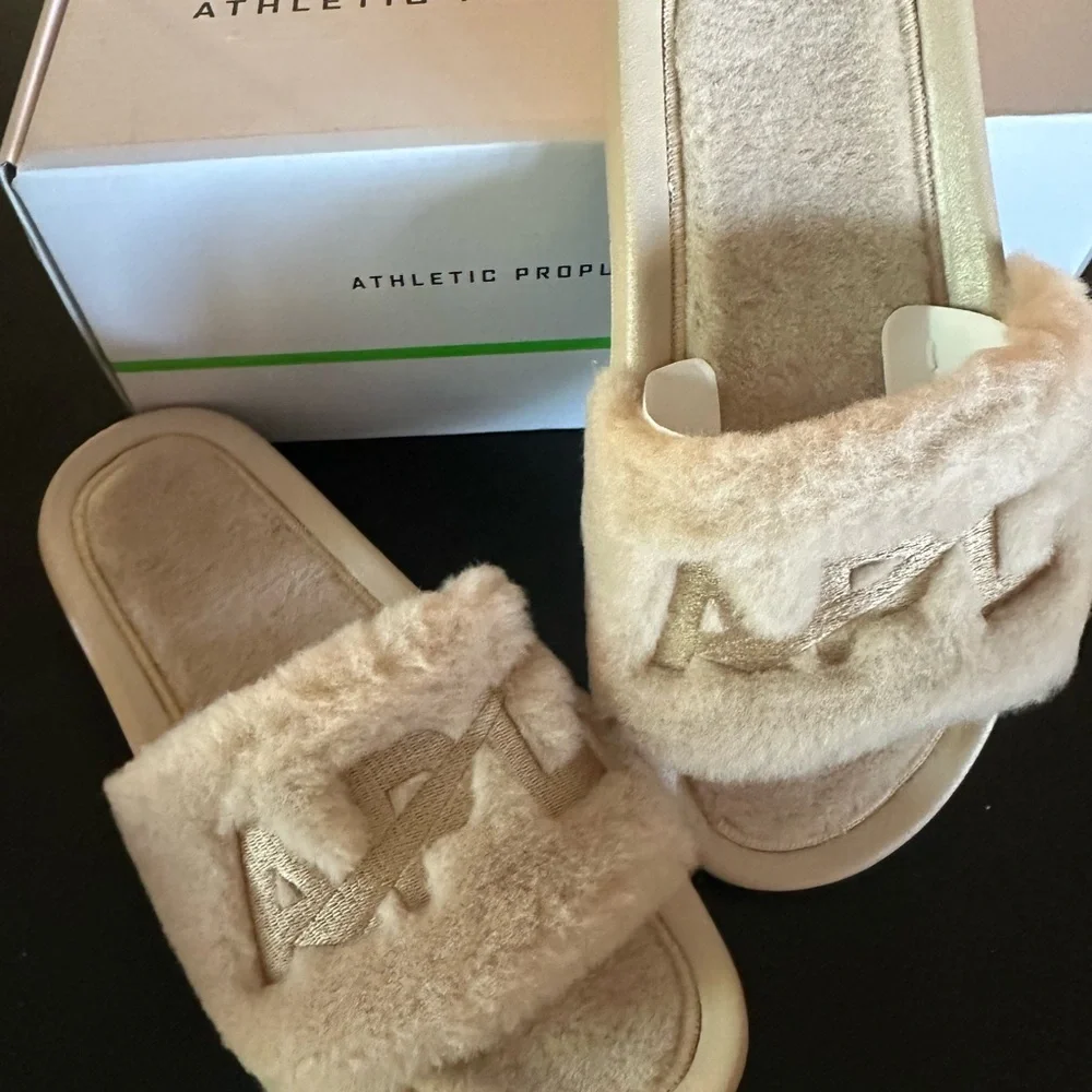 APL Women's Shearling Slide in Champagne - Picture 1 of 2